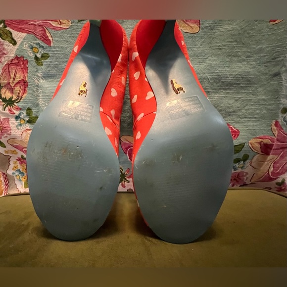 ADORABLE ModCloth Babycham peep toe kitten-heel shoes with heart pattern Sz 9 - Picture 10 of 12